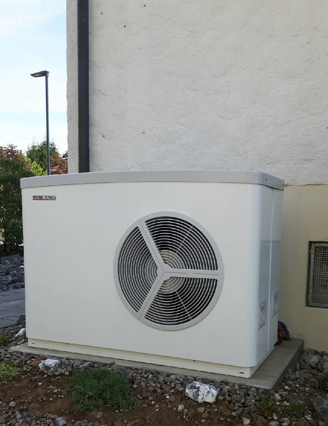 STIEBEL ELTRON WPL 15 AS Wärmepumpe in 8308 Illnau.