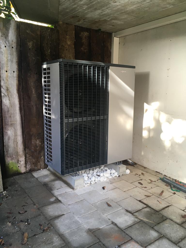 Heizungssanierung durch eine Wärmepumpe in Kollbrunn. Wärmepumpe von der Firma Viessmann AG.